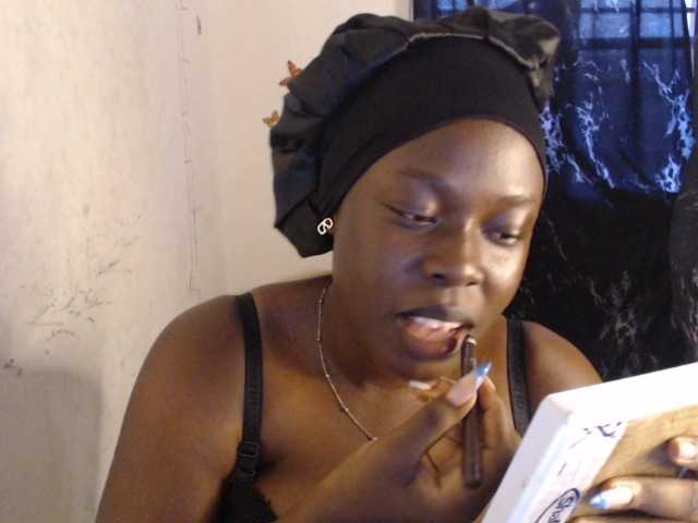 Eboni-hotboobs live cam on BongaCams