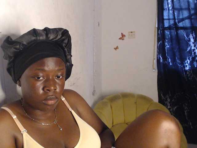 Eboni-hotboobs live cam on BongaCams