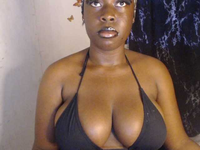 Eboni-hotboobs