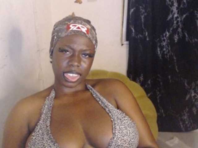 Eboni-hotboobs live cam on BongaCams