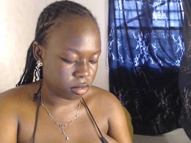 Eboni-hotboobs live cam on BongaCams