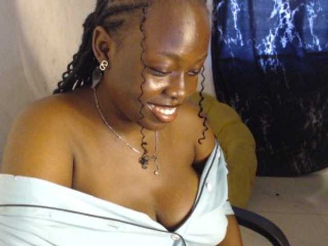 Eboni-hotboobs live cam on BongaCams