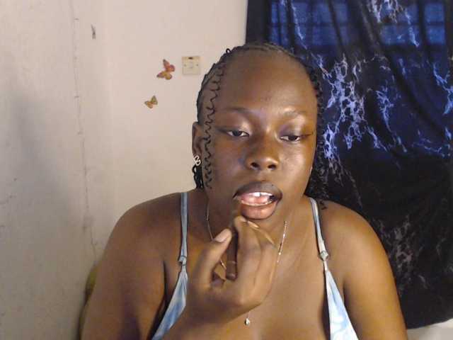 Eboni-hotboobs live cam on BongaCams