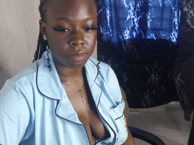 Eboni-hotboobs live cam on BongaCams