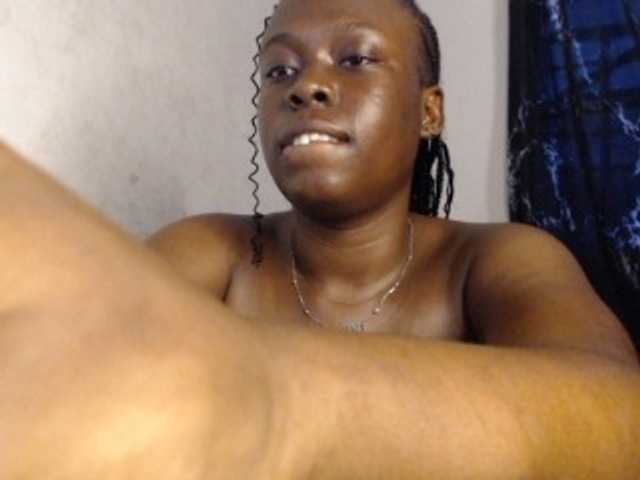 Eboni-hotboobs live cam on BongaCams