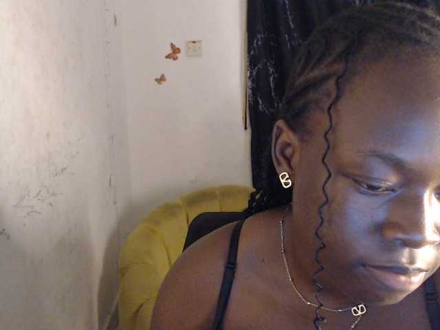 Eboni-hotboobs live cam on BongaCams
