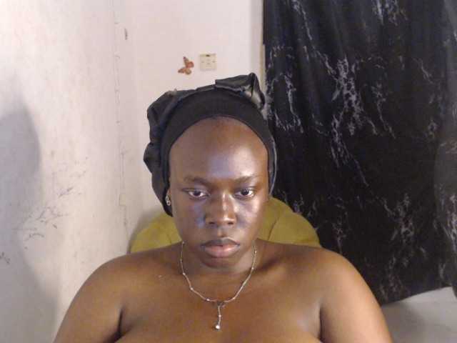 Eboni-hotboobs live cam on BongaCams