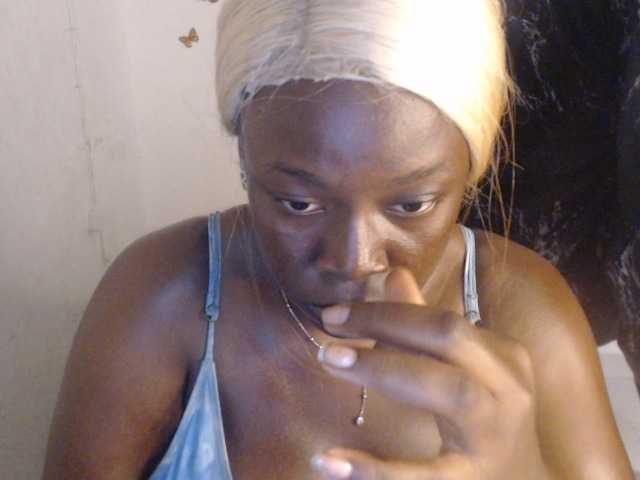 Eboni-hotboobs live cam on BongaCams
