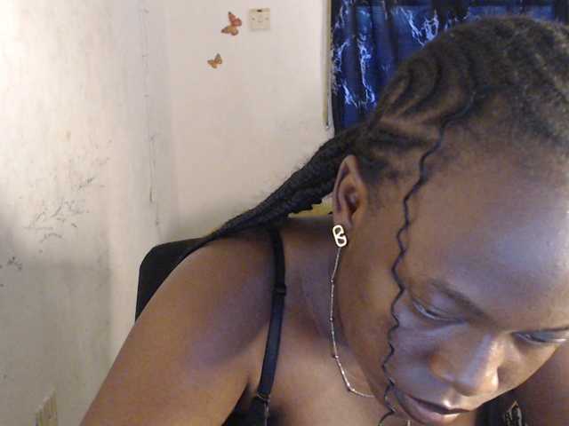 Eboni-hotboobs live cam on BongaCams