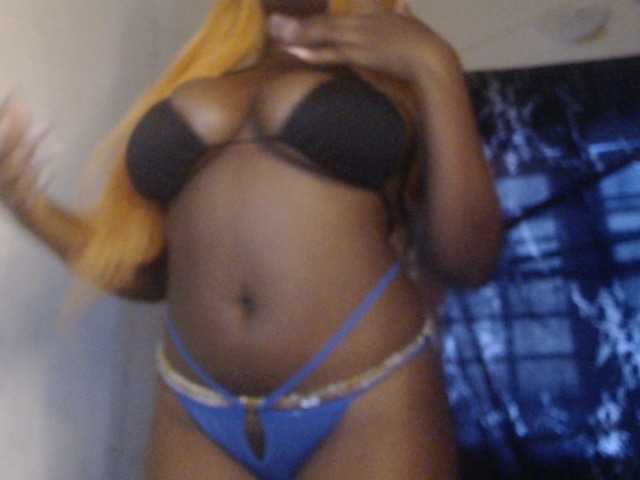 Eboni-hotboobs live cam on BongaCams