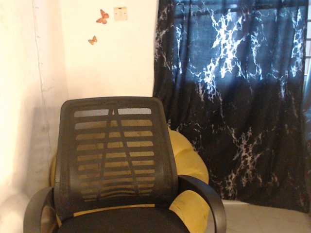 Eboni-hotboobs live cam on BongaCams