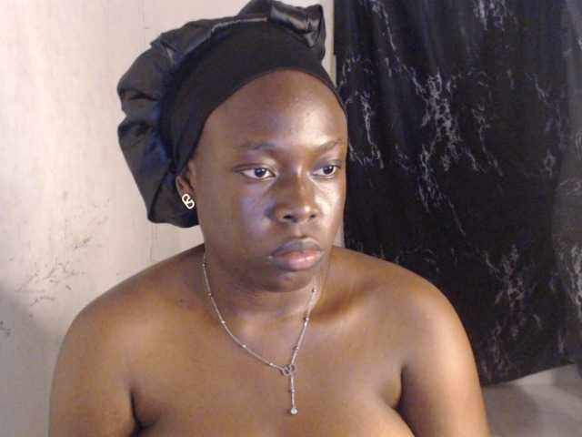 Eboni-hotboobs live cam on BongaCams