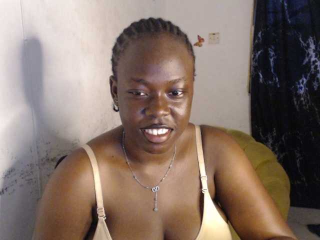 Eboni-hotboobs live cam on BongaCams