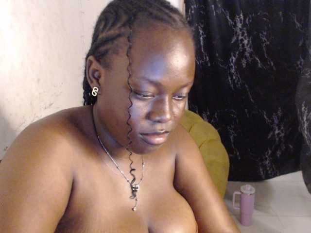 Eboni-hotboobs live cam on BongaCams