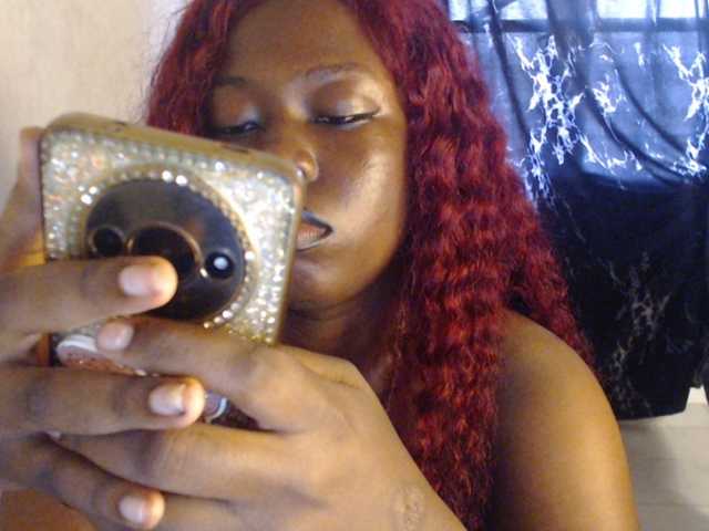 Eboni-hotboobs live cam on BongaCams