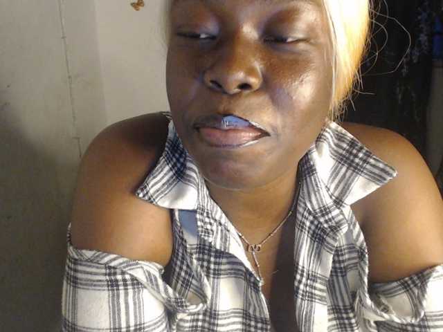 Eboni-hotboobs live cam on BongaCams