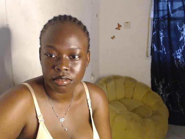 Eboni-hotboobs live cam on BongaCams