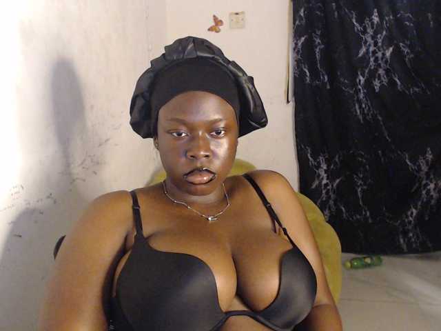 Eboni-hotboobs live cam on BongaCams