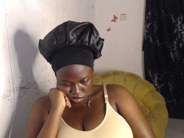 Eboni-hotboobs live cam on BongaCams