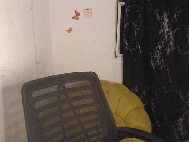 Eboni-hotboobs live cam on BongaCams