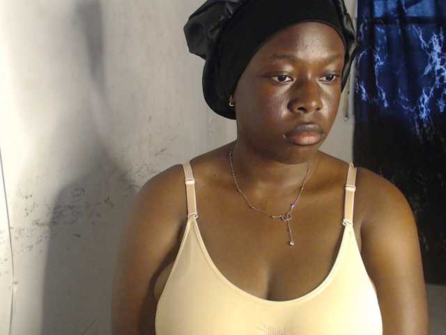 Eboni-hotboobs live cam on BongaCams