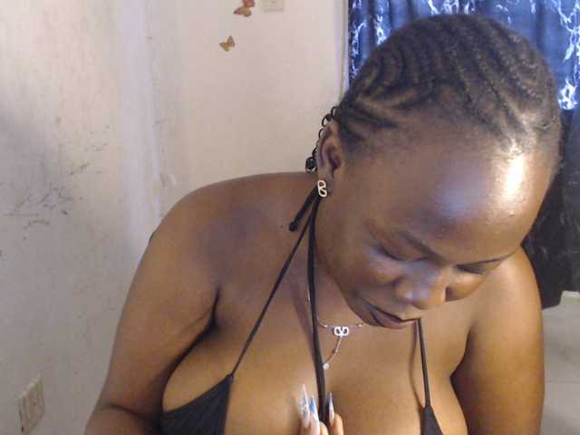 Eboni-hotboobs live cam on BongaCams