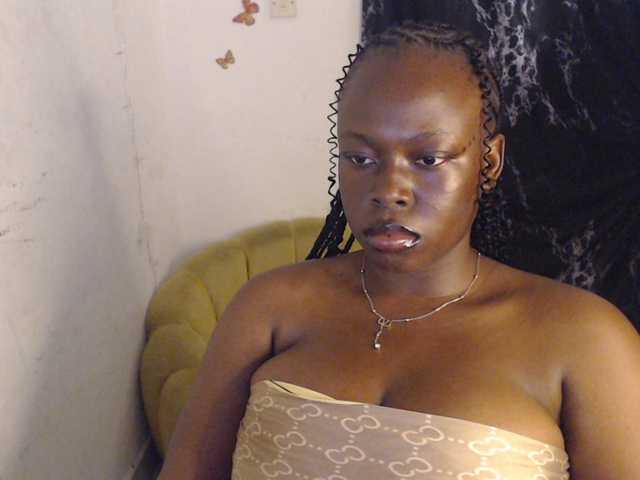 Eboni-hotboobs live cam on BongaCams