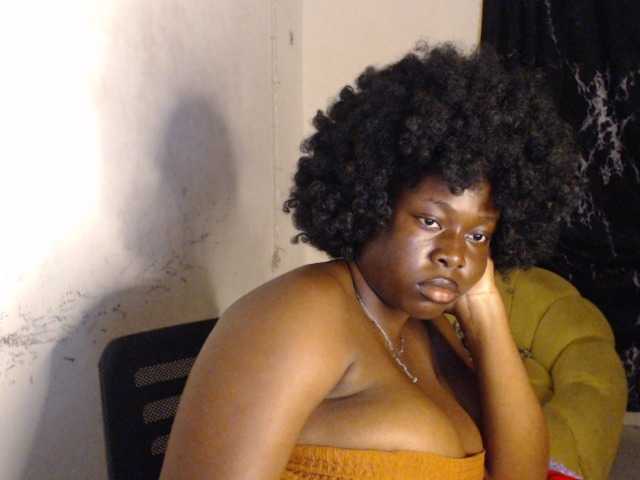 Eboni-hotboobs live cam on BongaCams