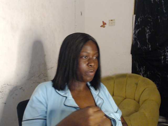 Eboni-hotboobs live cam on BongaCams