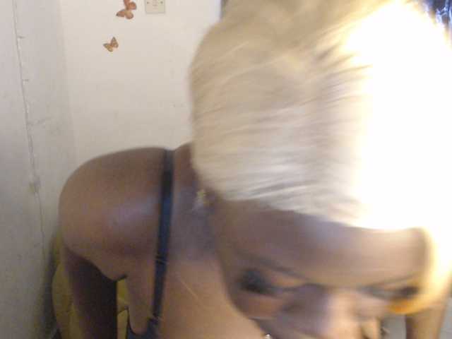 Eboni-hotboobs live cam on BongaCams
