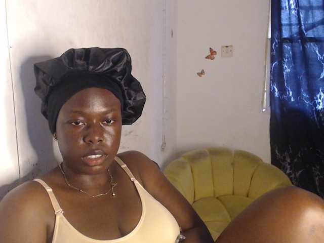 Eboni-hotboobs live cam on BongaCams