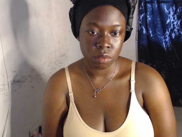 Eboni-hotboobs live cam on BongaCams