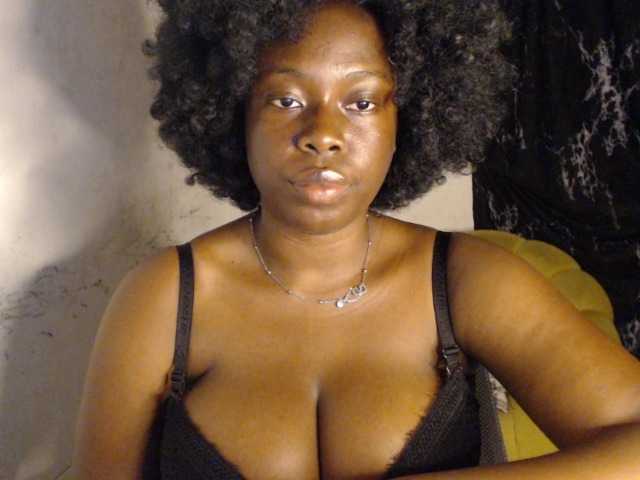 Eboni-hotboobs live cam on BongaCams