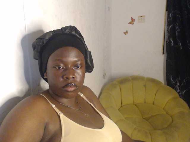 Eboni-hotboobs live cam on BongaCams