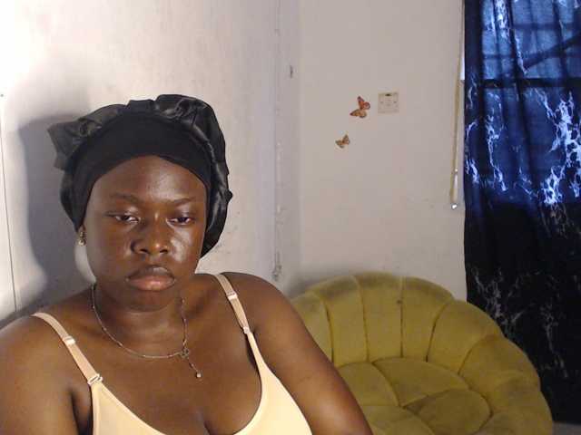 Eboni-hotboobs live cam on BongaCams