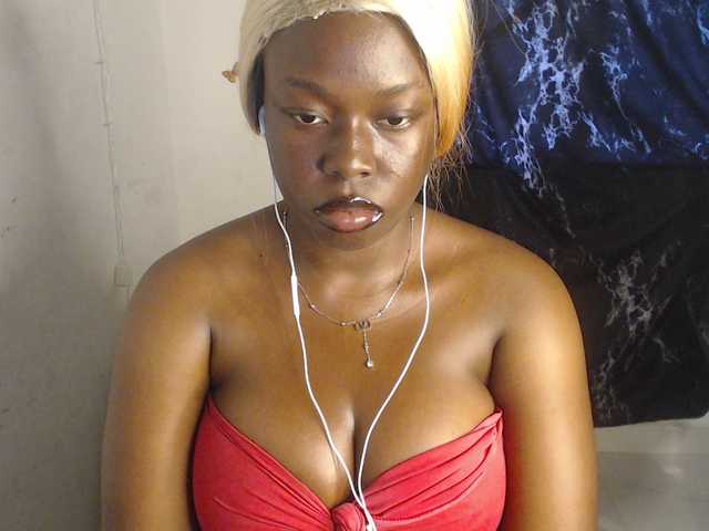 Eboni-hotboobs live cam on BongaCams