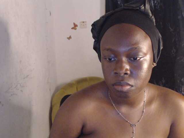 Eboni-hotboobs live cam on BongaCams