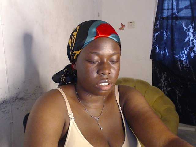 Eboni-hotboobs live cam on BongaCams