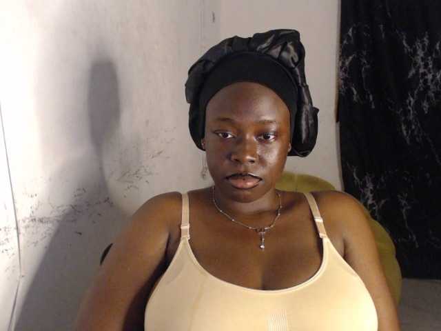Eboni-hotboobs live cam on BongaCams