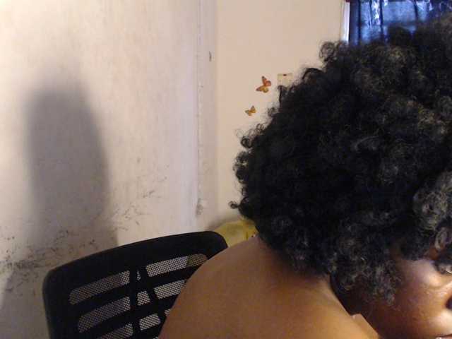 Eboni-hotboobs live cam on BongaCams