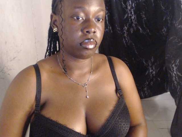 Eboni-hotboobs live cam on BongaCams