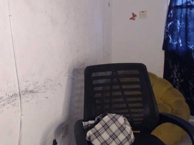 Eboni-hotboobs live cam on BongaCams