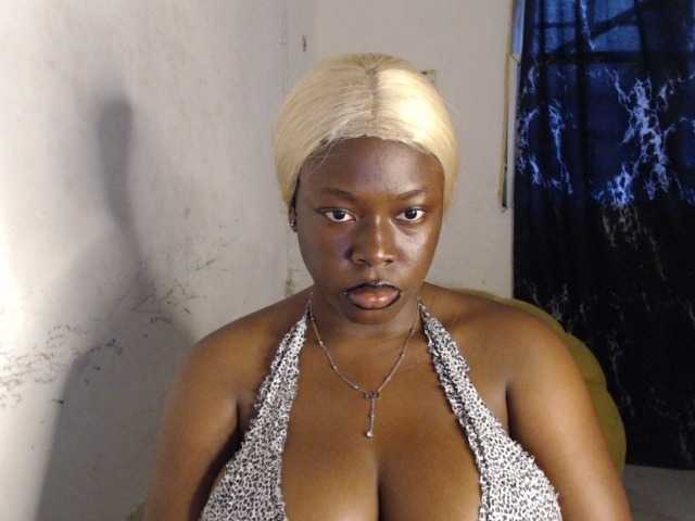 Eboni-hotboobs live cam on BongaCams