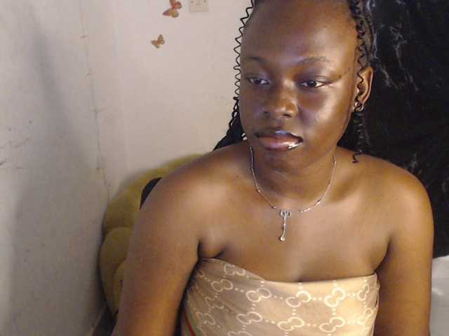 Eboni-hotboobs live cam on BongaCams