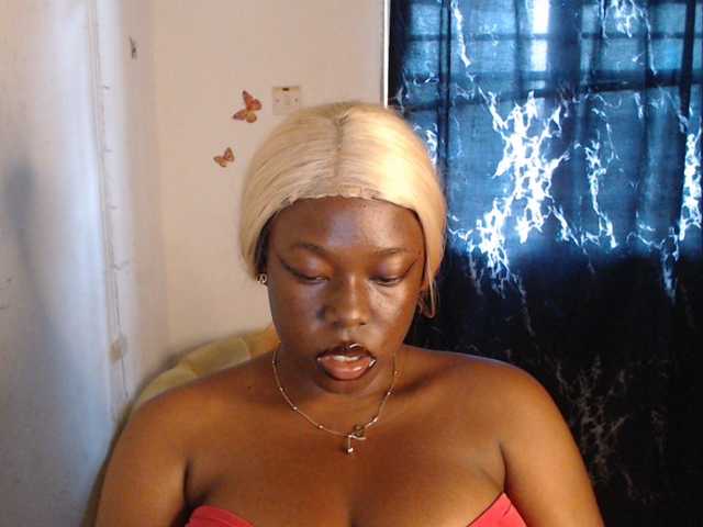 Eboni-hotboobs live cam on BongaCams