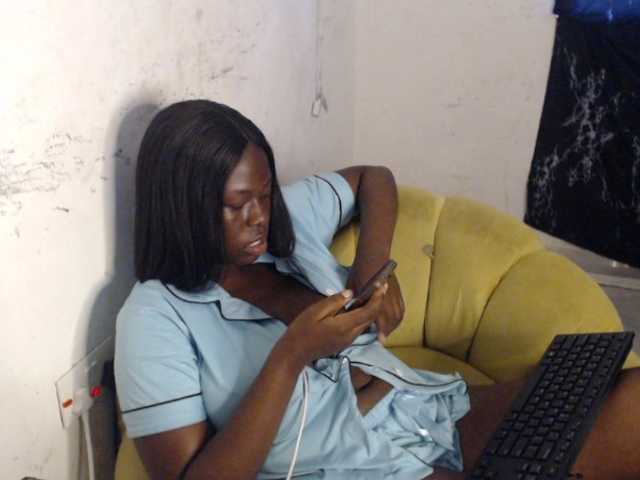 Eboni-hotboobs live cam on BongaCams