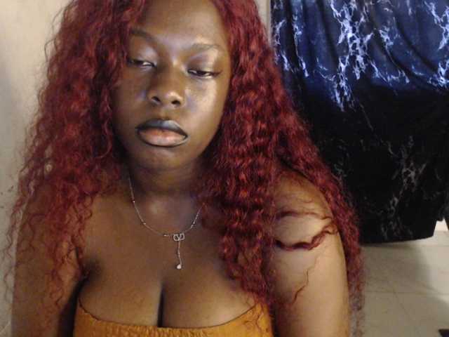 Eboni-hotboobs live cam on BongaCams