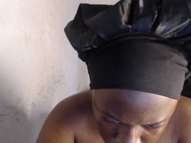 Eboni-hotboobs live cam on BongaCams