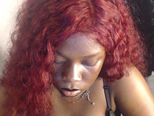 Eboni-hotboobs live cam on BongaCams