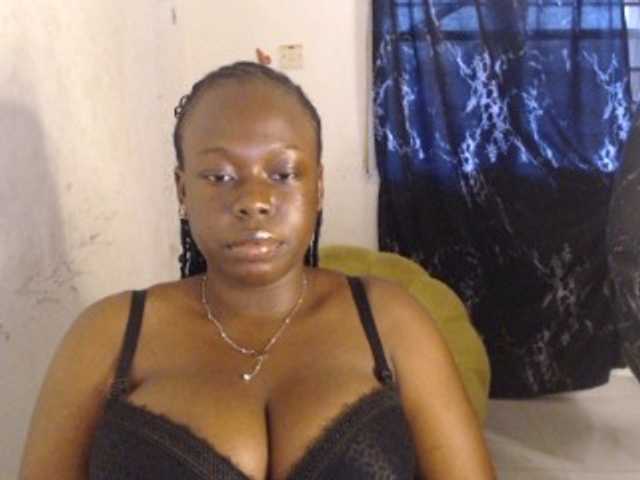 Eboni-hotboobs live cam on BongaCams